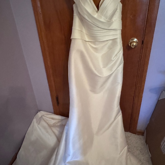 Source Unknown Dresses & Skirts - Source Unknown Cream Wedding Dress